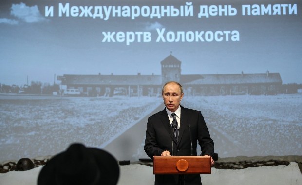 Putin w rocznicę wyzwolenia Auschwitz: Próby pisania historii na nowo niemoralne