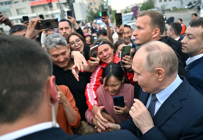 Putin wszedł w tłum. Chwilę później interweniowała ochrona