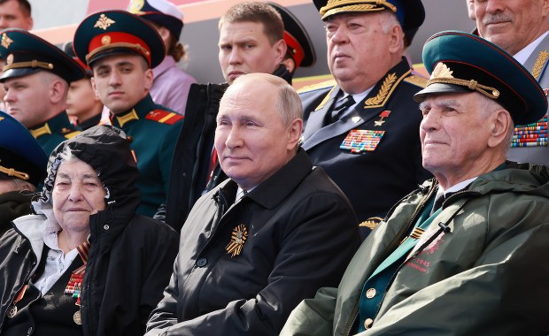 Putin z kocem na kolanach. Fala spekulacji na temat jego zdrowia 