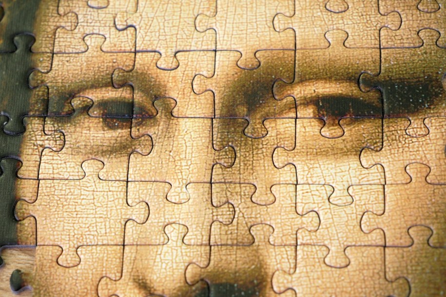 Puzzle z postacią Mona Lisy z obrazu Leonarda da Vinci /Shutterstock
