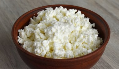 П’ять причин їсти творог. Багатий на білок, ситний і низькокалорійний