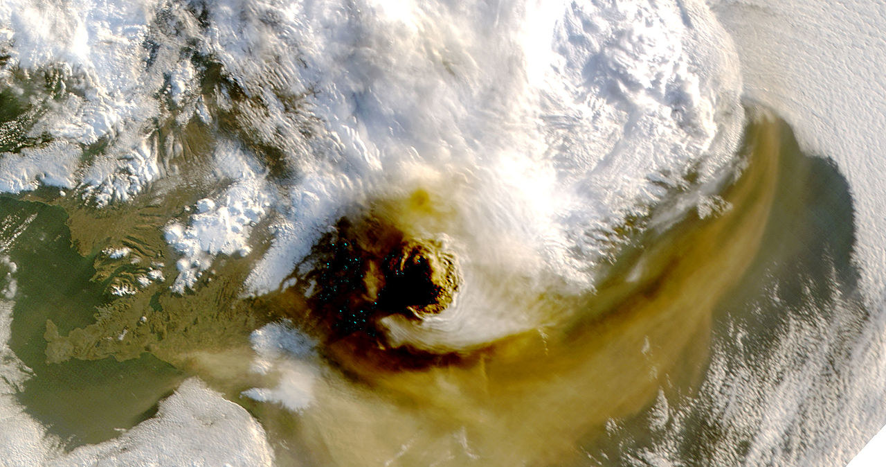 Pył wulkaniczny nad Islandią -  22 maja 2011 r. /NASA