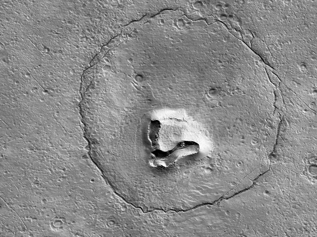 "Pysk niedźwiedzia" na Marsie /NASA/JPL-Caltech/UArizona /Materiały prasowe