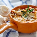 Pyszna zapiekanka z kurczakiem i pieczarkami. Każdy prosi o przepis