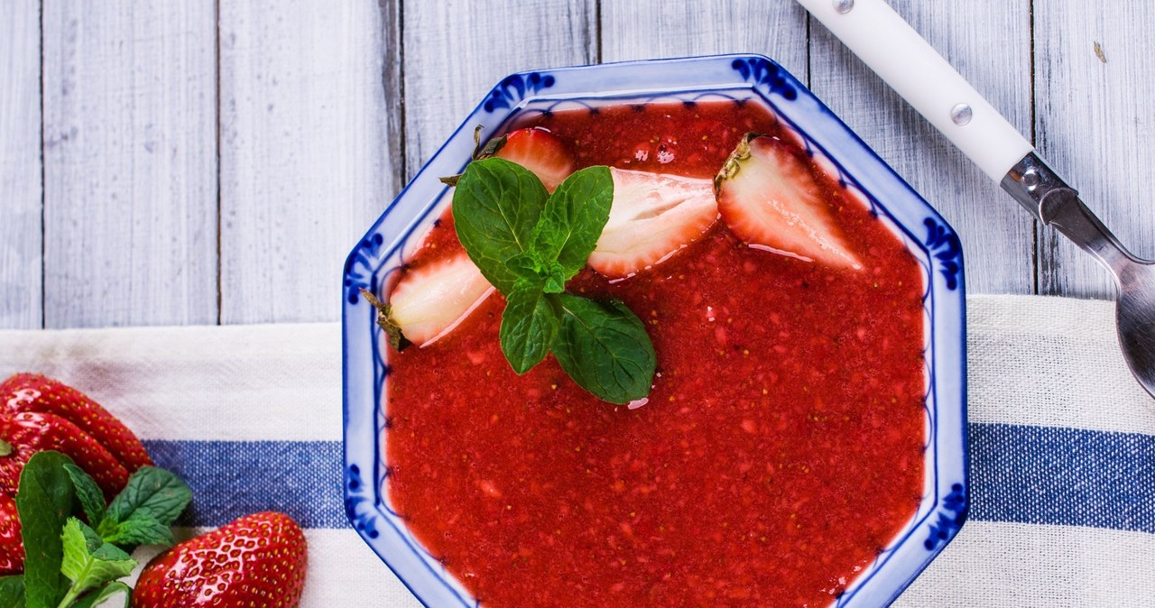 Pyszna zupa ze świeżych truskawek /ziashusha /123RF/PICSEL