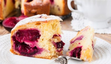 Pyszne ciasto ze śliwkami. Proste, smaczne i puszyste