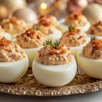 Pyszne jajka faszerowane. Pokrój na drobne kawałki i wmieszaj w nadzienie