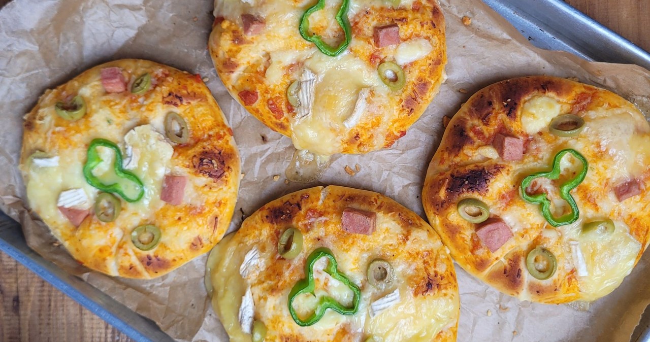 Pyszne pizzerinki w wersji wysokobiałkowej /Doze of hope Rafea /Canva Pro