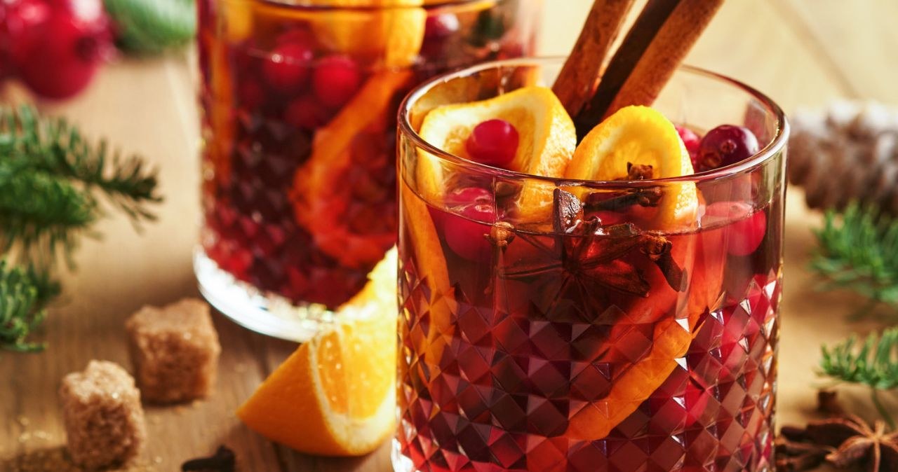 Pyszny kompot wigilijny dla niektórych oznacza dodanie przypraw korzennych i słodszych owoców /kasia2003 /123RF/PICSEL