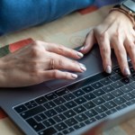 Pytają o wyjście do toalety. Taka kontrola pracy zdalnej to "oczywiste naruszenie"