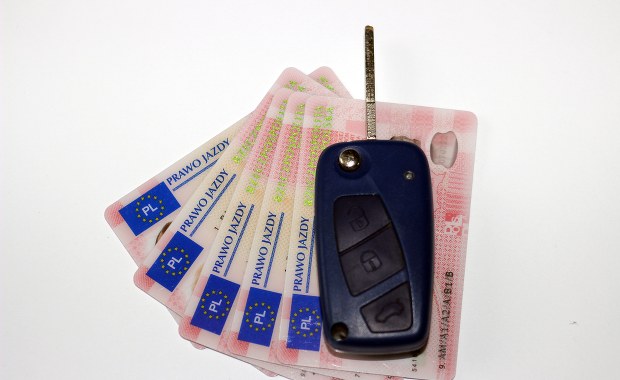 Pytania z błędami na egzaminie na prawo jazdy. Sprawą zajmie się sejmowa komisja