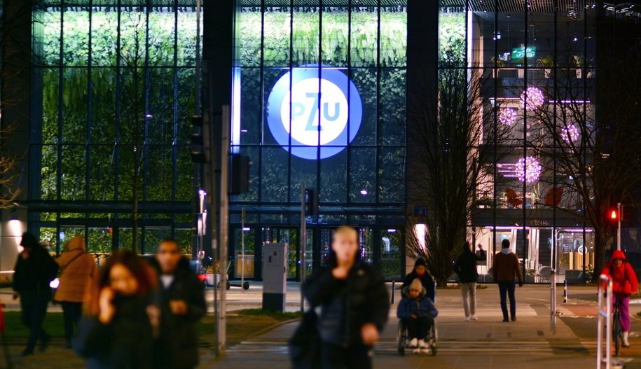 PZU i LINK4 łączą siły /Shutterstock