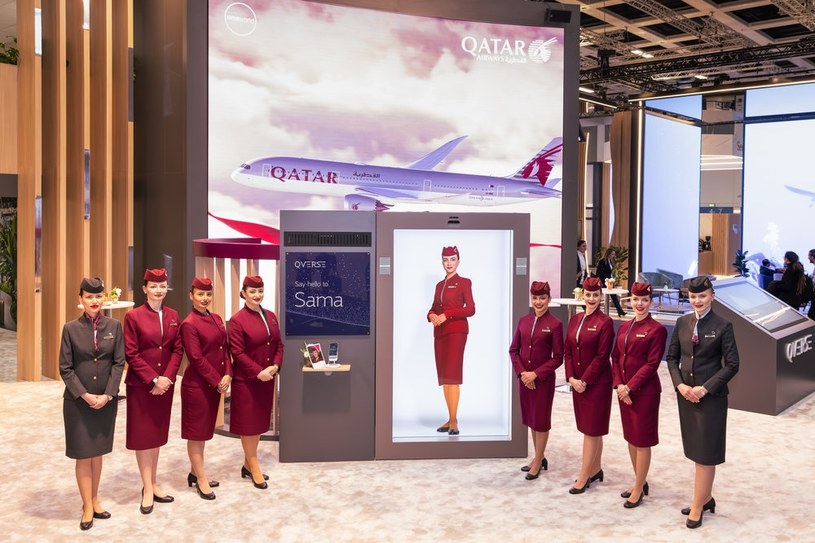 Qatar Airways jest pierwszą linią lotniczą, która wprowadziła do załogi wirtualną stewardessę /Qatar Airways /materiały prasowe