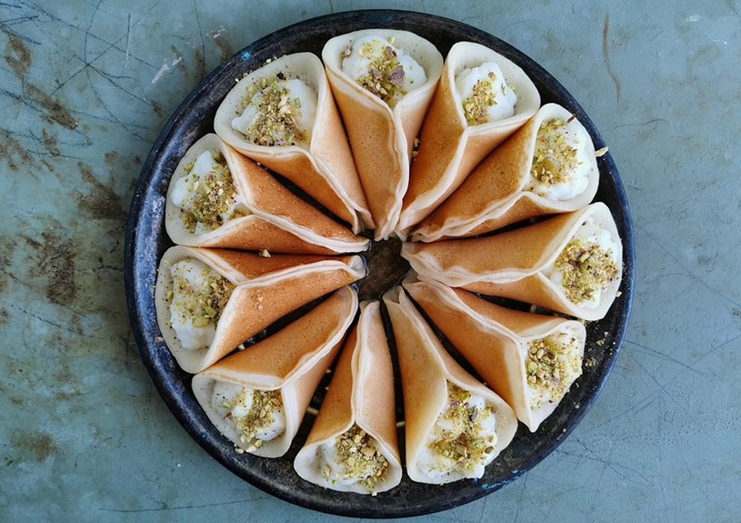 Qatayef - bliskowschodni deser z kremem /Bartek Kieżun /archiwum prywatne