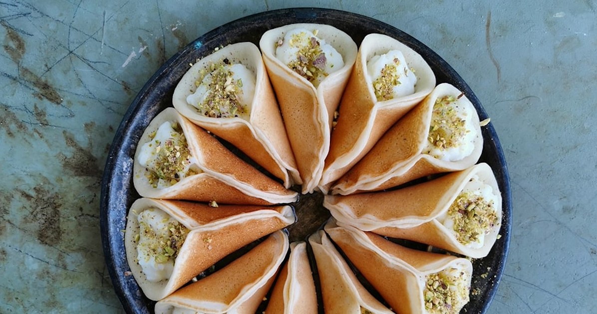 Qatayef - bliskowschodni deser z kremem /Bartek Kieżun /archiwum prywatne