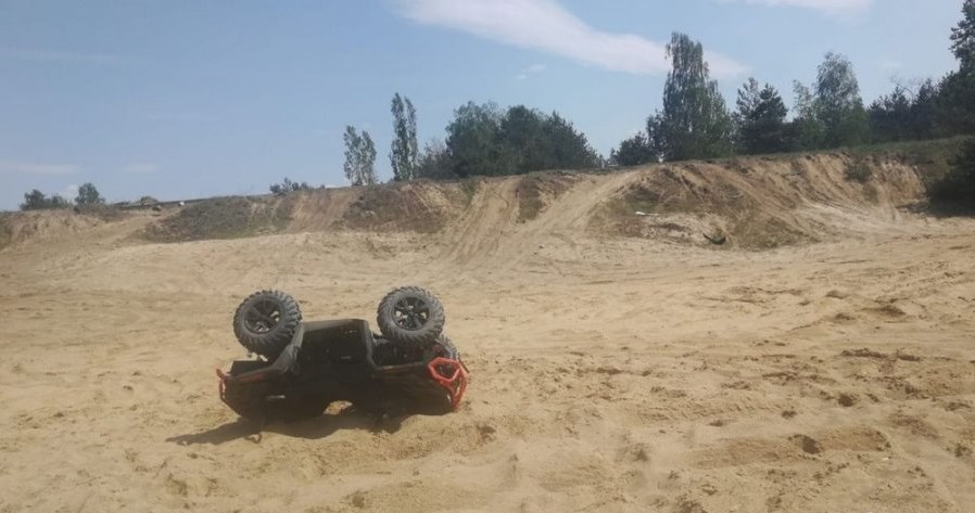 Quad przewrócił się i przygniótł kierowcę /Policja