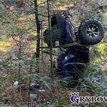 Quad runął w przepaść. Młodzi ludzie w ciężkim stanie 