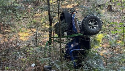Quad runął w przepaść. Młodzi ludzie w ciężkim stanie 