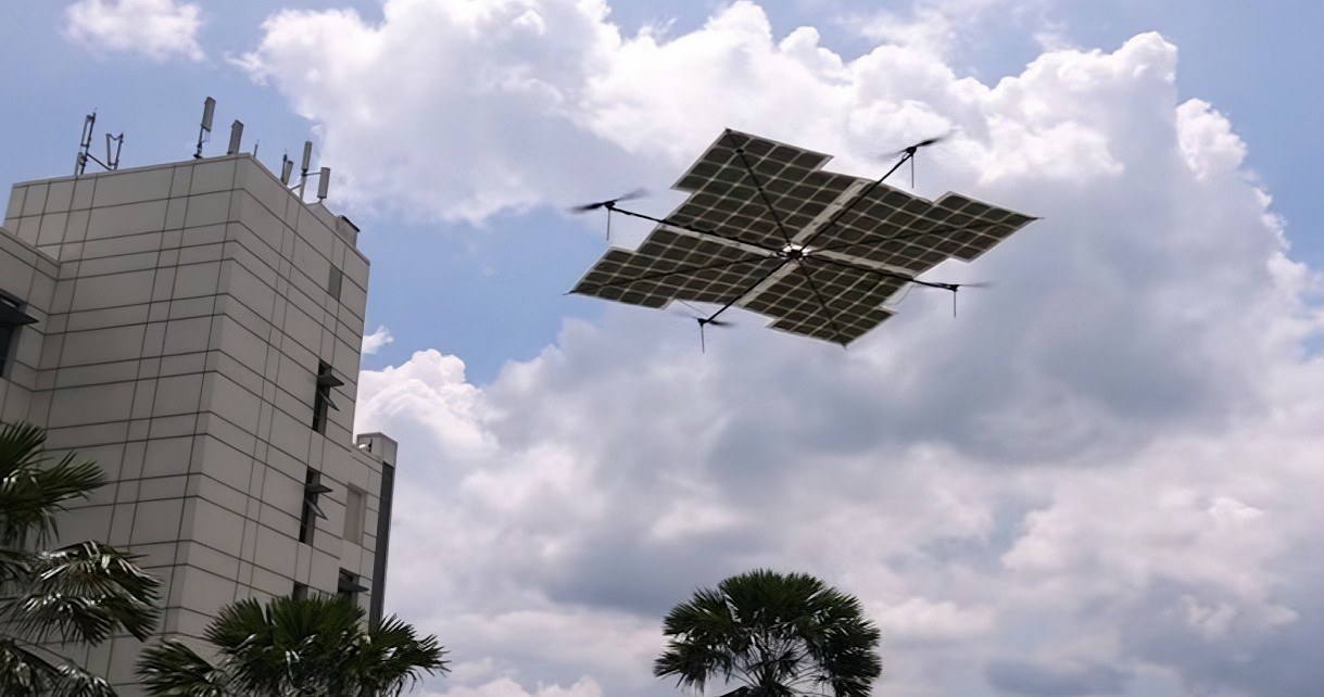 Quadrocoptery zasilane panelami solarnymi mogą latać całymi godzinami [WIDEO] /Geekweek