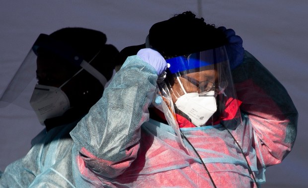 Quebec zamyka szkoły, siłownie i kina. „Krytyczna sytuacja”