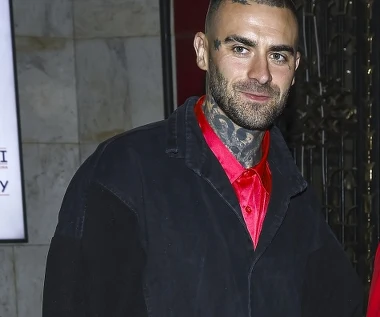 Quebonafide zaskoczył maturzystów. Niespodziewana wizyta rapera na studniówce