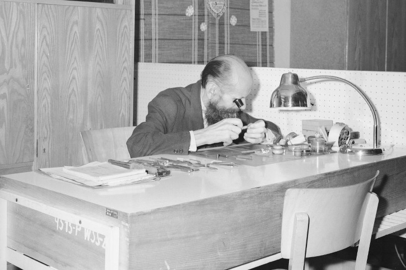 QUIZ: Potrafisz wskazać, czym zajmował się zecer, a czym zdun? Zapomniane zawody to wyzwanie dla dociekliwych