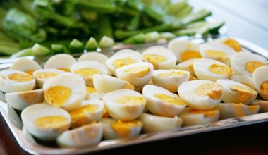QUIZ wiedzy o jajkach.  Zdrowe i smaczne czy tuczące i pełne cholesterolu?