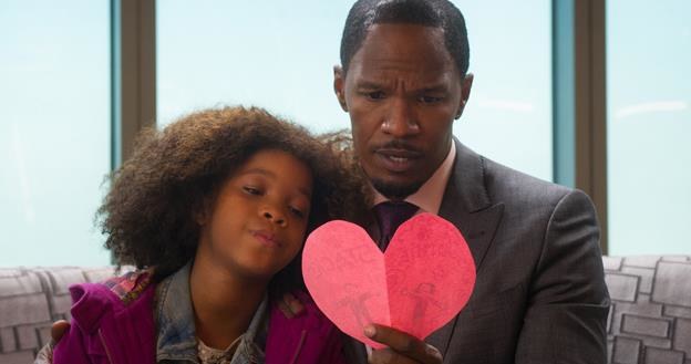 Quvenzhané Wallis w roli tytułowej Annie oraz Jamie Foxx jako Benjamin Stacks /materiały dystrybutora