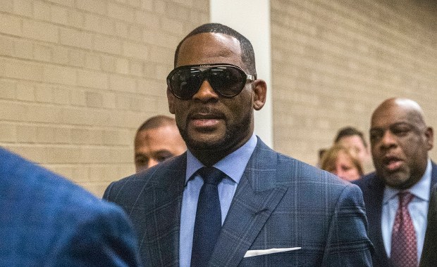 R. Kelly znów skazany. Tym razem za dziecięcą pornografię