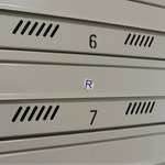 "R" na skrzynce pocztowej. Mało kto wie, co znaczy, sam nie przyklejaj