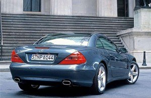 R230 (2001) - pierwszy SL ze składanym, sztywnym dachem. /Mercedes