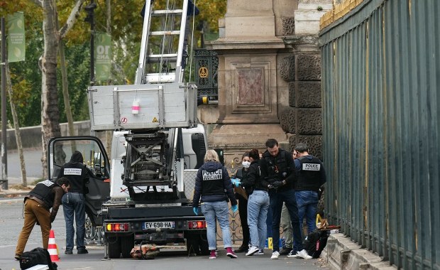 Rabunek klejnotów z Luwru. Są kolejne zatrzymania