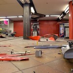 Rabusie wysadzili bankomat. Zniszczenia na stacji metra są ogromne