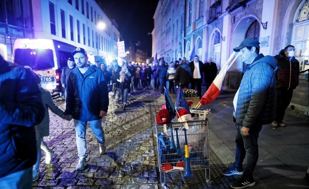 Raca, gaz łzawiący i zatrzymana osoba. Protest przeciwko polexitowi