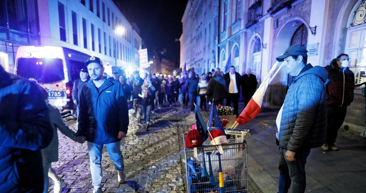 Raca, gaz łzawiący i zatrzymana osoba. Protest przeciwko polexitowi