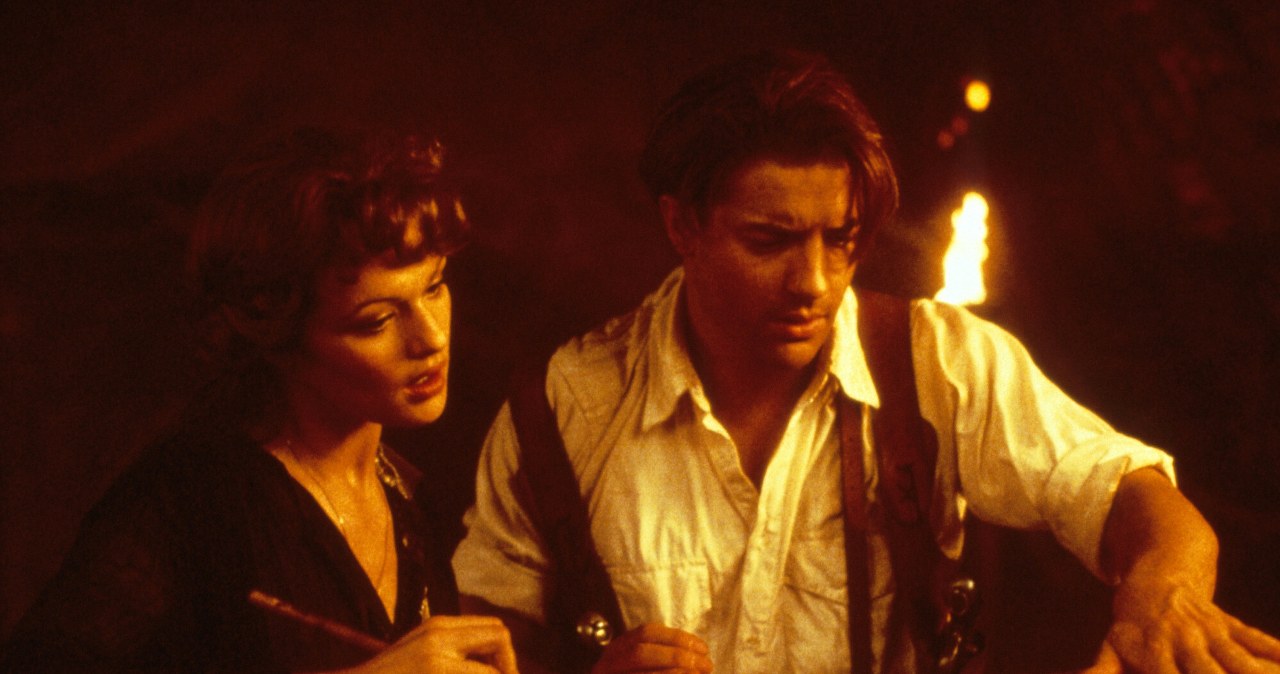 Rachel Weisz i Brendan Fraser w filmie "Mumia" /Universal Pictures/Collection Christophel/East News /East News