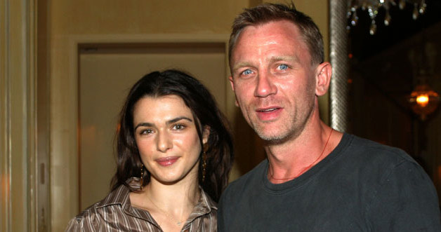 Rachel Weisz i Daniel Craig na planie filmu "Przetrzymać tę miłość" z 2004 roku, fot. Bowers &nbsp; /Getty Images/Flash Press Media