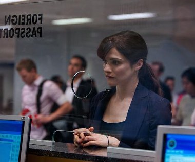Rachel Weisz w scenie z filmu "Dziedzictwo Bourne'a"