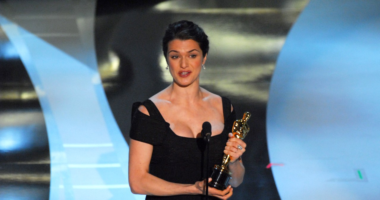 Rachel Weisz z Oscarem za "Wiernego ogrodnika" /Michael Caulfield Archive / Contributor /Getty Images