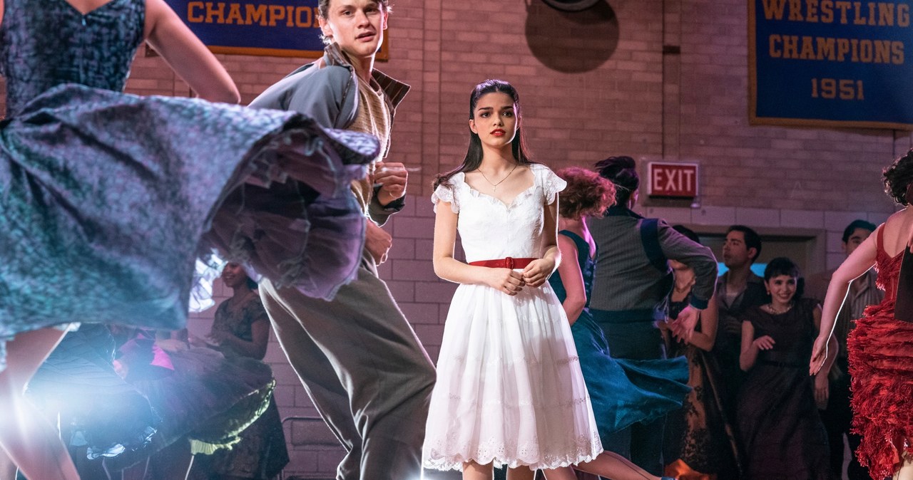 Rachel Zegler na planie musicalu "West Side Story" /Agencja FORUM