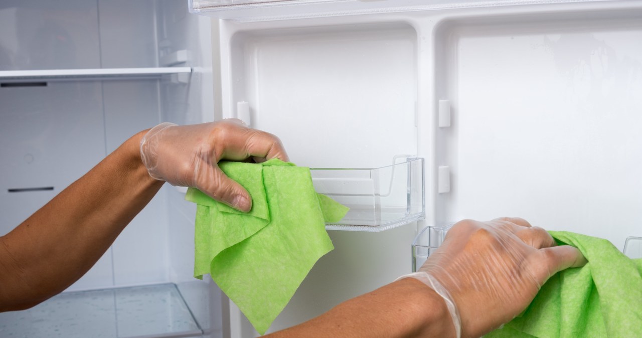 ​Rachunki za prąd nagle wzrosły? Zrób to z lodówką, a znów będą niższe /123RF/PICSEL