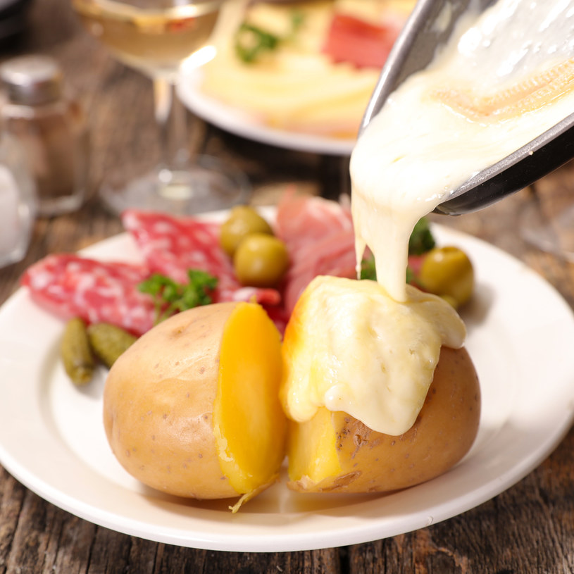 Raclette z ziemniakami /123RF/PICSEL