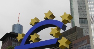 Rada Europejskiego Banku Centralnego (EBC) pozostawiła podstawowe stopy procentowe bez zmian /AFP
