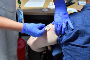 Rada Medyczna rekomenduje trzecią dawkę szczepionki dla dwóch grup