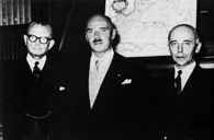 Rada Trzech w 1956 r., od prawej: T. Bór-Komorowski, W. Anders, E. Raczyński /Encyklopedia Internautica
