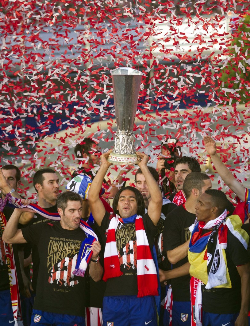 Radamel Falcao celebruje triumf w Lidze Europy z Atletico Madryt /AFP