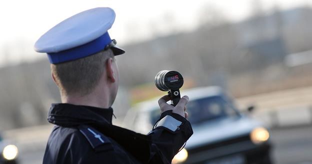 Radar Iskra ma szeroką wiązkę, przez co nie wiadomo, który pojazd jest mierzony / Fot: Paweł Skraba /Reporter