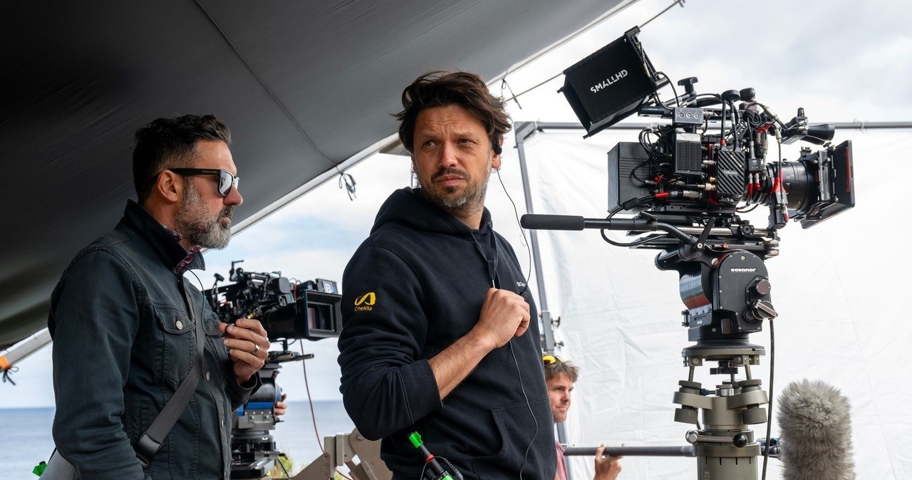 Radek Ładczuk na planie filmu "Surfer" /Monolith Films /materiały prasowe