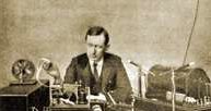 Radio, Gugliemo Marconi przy aparacie radiowym /Encyklopedia Internautica