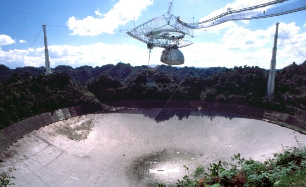 Radioteleskop Arecibo uległ zniszczeniu. Zawaliła się platforma